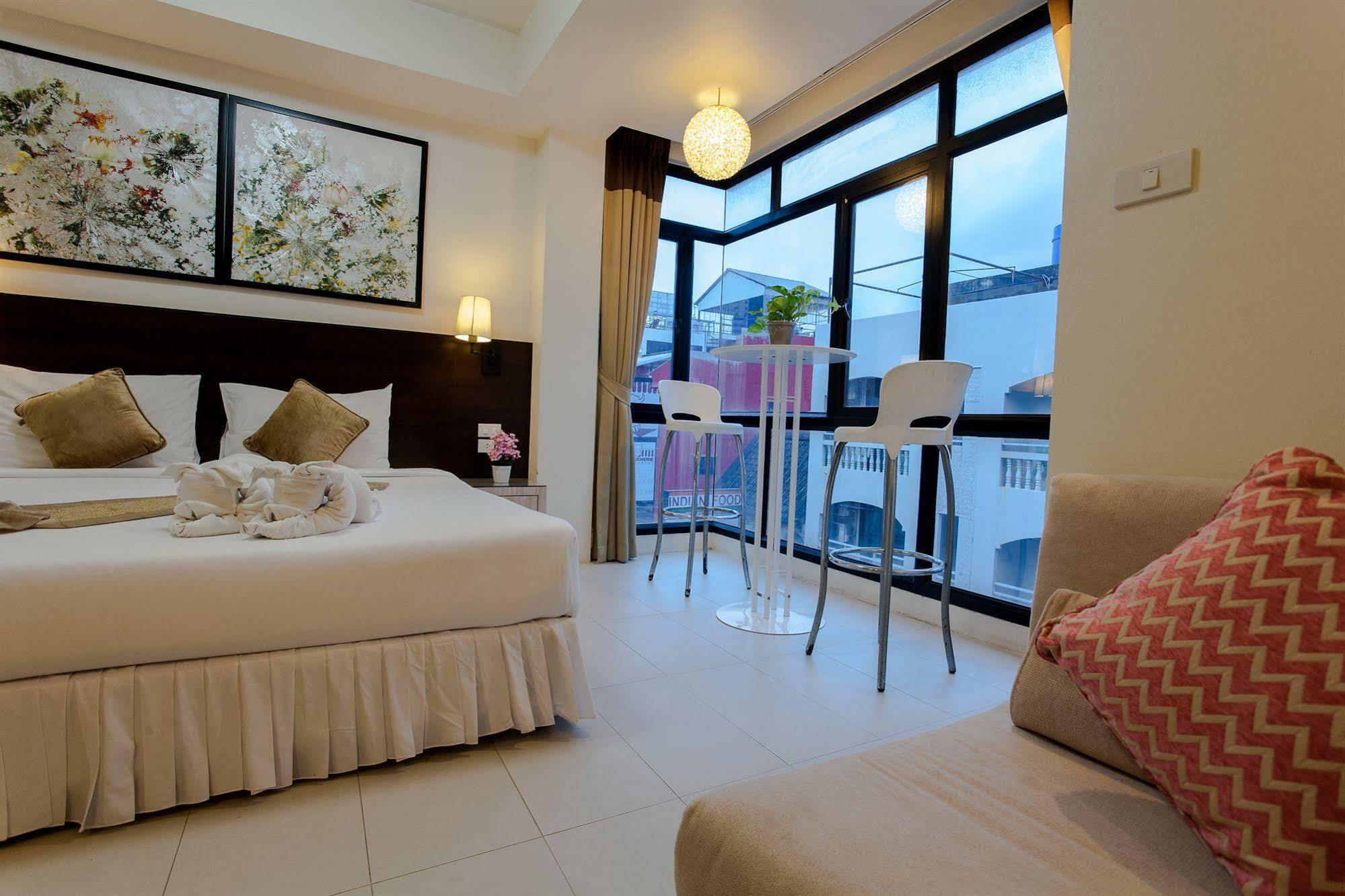 @ White Patong Hotel Ngoại thất bức ảnh